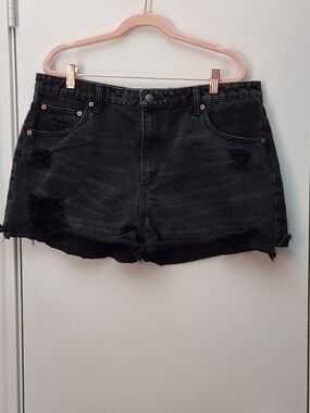 No Boundaries Women's Distressed Black Denim Shorts Size 17